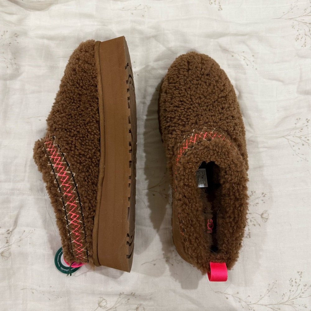 UGG TAZZ BRAID HARDWOOD SLIPPERS NEVER WORN SIZE 9
